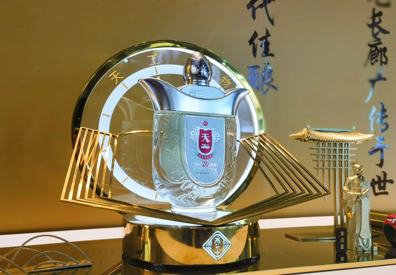 榮膺“華夏獎”，四特以匠心鑄非凡，彰顯中國特香白酒標桿力量