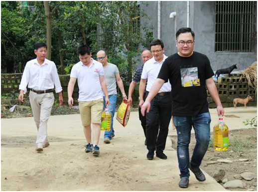 九江辦事處攜手修水縣全體經銷商團隊慰問重災區(qū)群眾
